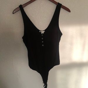 Black fitted Scoopneck bodysuit